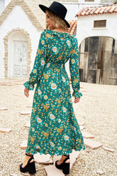 Kleid mit Blumenmuster, gerüschten Volantärmeln und gesmokten Taillen